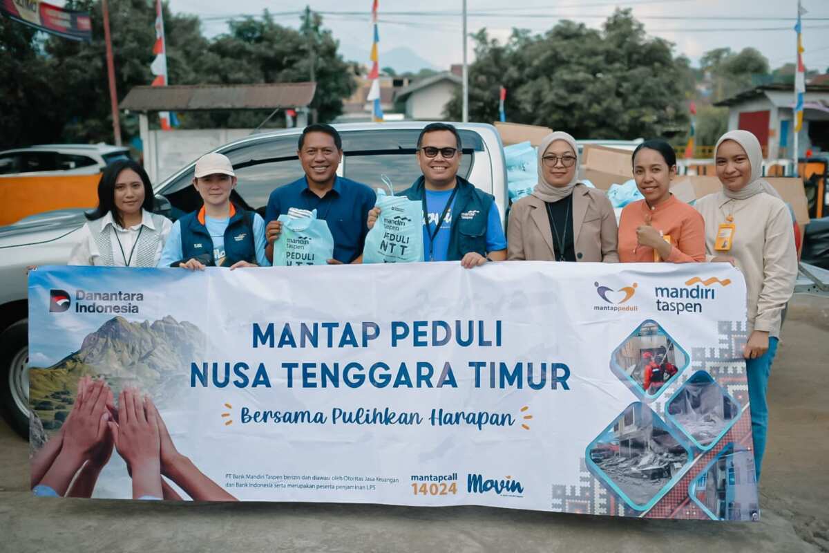 Bantuan Kemanusiaan untuk Warga Terdampak Gempa di Ende Bantuan Kemanusiaan untuk Warga Terdampak Gempa di Ende