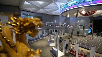 Penurunan IHSG dan Aksi Jual Asing di Bursa Saham Indonesia Penurunan IHSG dan Aksi Jual Asing di Bursa Saham Indonesia