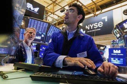 Kinerja Wall Street dan Pergerakan Ekonomi Global Kinerja Wall Street dan Pergerakan Ekonomi Global