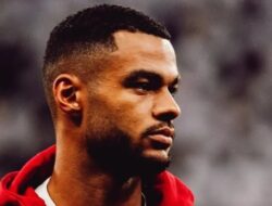 Virgil van Dijk Mendesak Cody Gakpo Tetap Bersama Liverpool