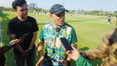 Persebaya Surabaya Tahan Banting di Tengah Cuaca Panas Persebaya Surabaya Tahan Banting di Tengah Cuaca Panas