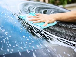 Tips Merawat Kaca Mobil Agar Bebas Jamur