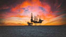 Fluktuasi Harga Minyak Global Akibat Ketegangan di Selat Hormuz