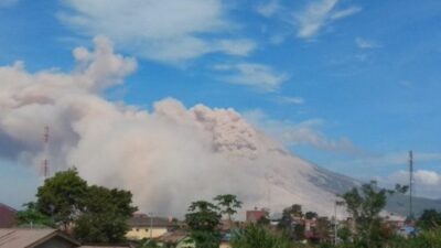 Meningkatnya Aktivitas Gunung Sinabung dan Peringatan dari BNPB