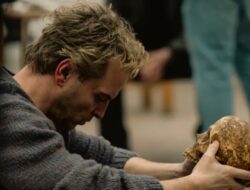 Menggali Emosi dan Perjuangan Ian Charleson dalam Film Elsinore