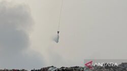 Upaya Pemadaman Kebakaran TPA Galuga di Bogor
