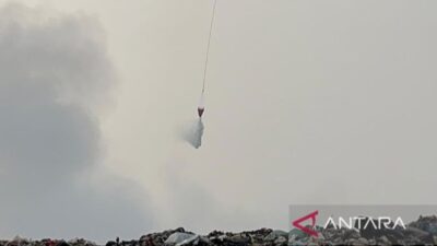 Upaya Pemadaman Kebakaran TPA Galuga di Bogor