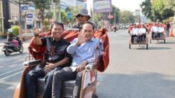 Penyerahan 200 Becak Listrik untuk Pengemudi di Cirebon