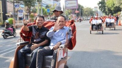 Penyerahan 200 Becak Listrik untuk Pengemudi di Cirebon