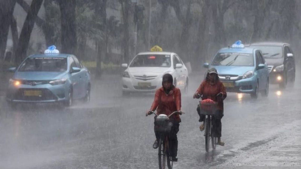 Cuaca Hujan Intensitas Ringan hingga Petir di Indonesia Hari Ini