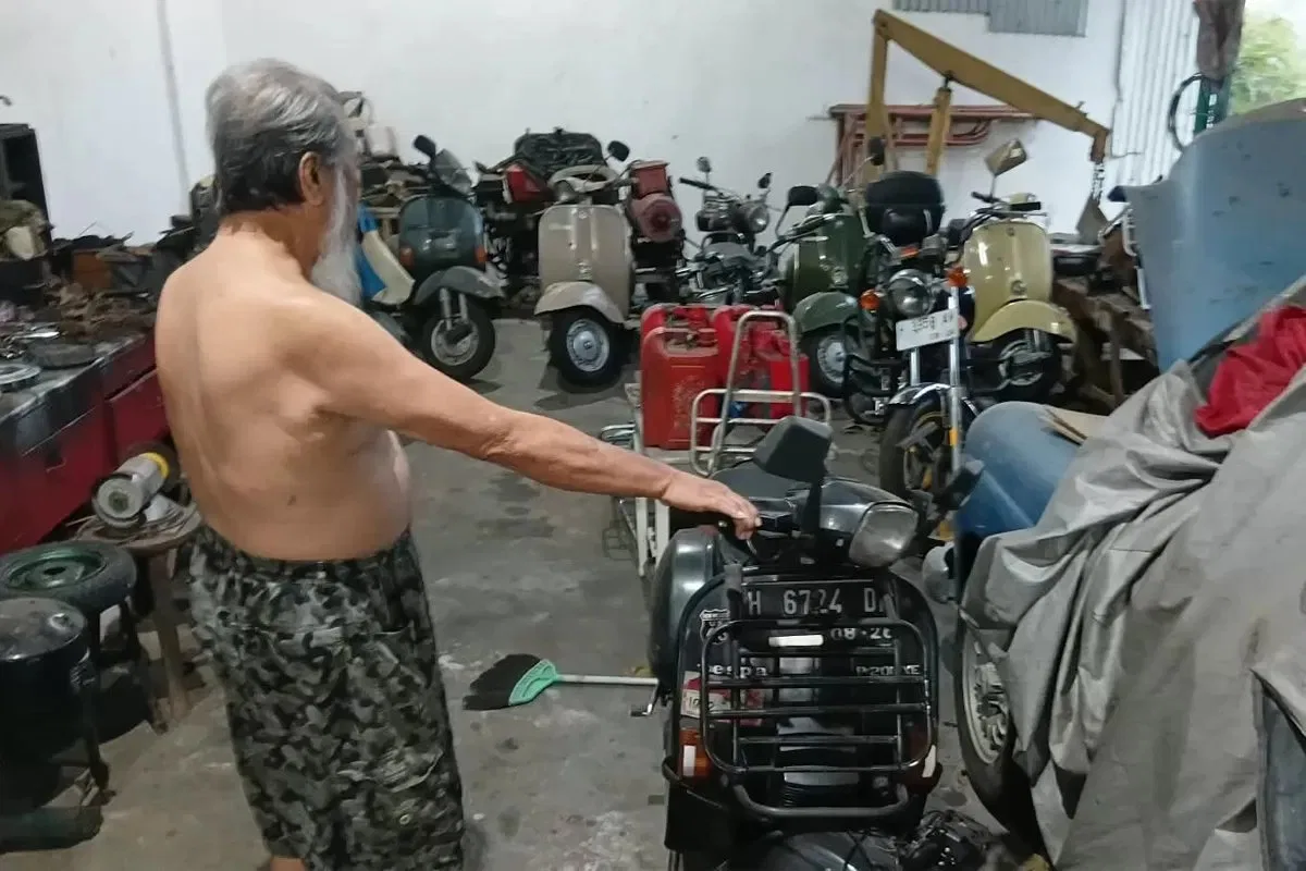 Mengenal Joseph Joko Moeljono dan Koleksi Vespa Bersejarahnya