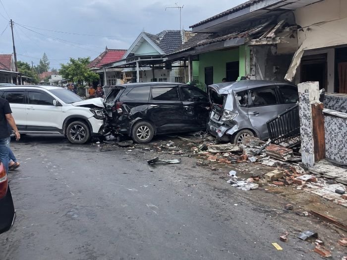 Kecelakaan Beruntun di Jalan Jamin Ginting