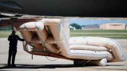 Insiden Perosotan Darurat Air Force One: Apa Yang Terjadi?