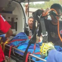 Kecelakaan Minibus di Kali Cikumpa, 13 Penumpang Terpaksa Dilarikan ke Rumah Sakit