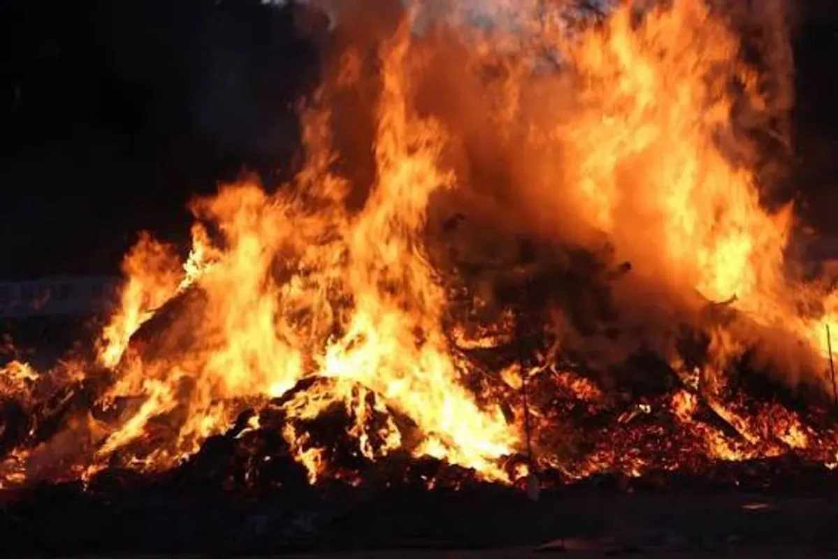 Kebakaran Melanda Puluhan Gudang di Kosambi