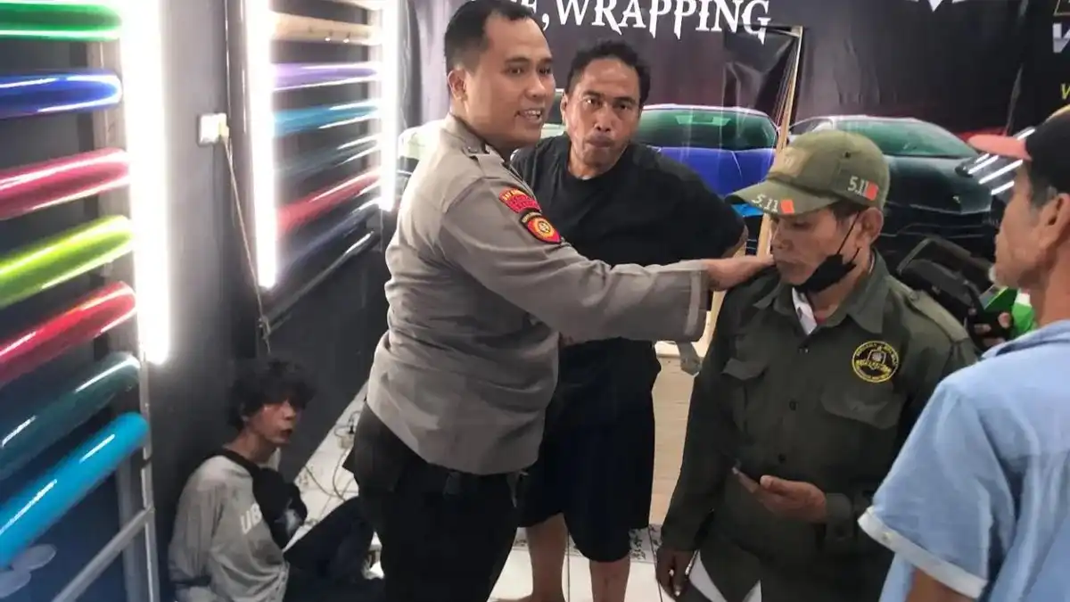 Massa Geram: Pelaku Curanmor di Cipayung Dihajar Warga