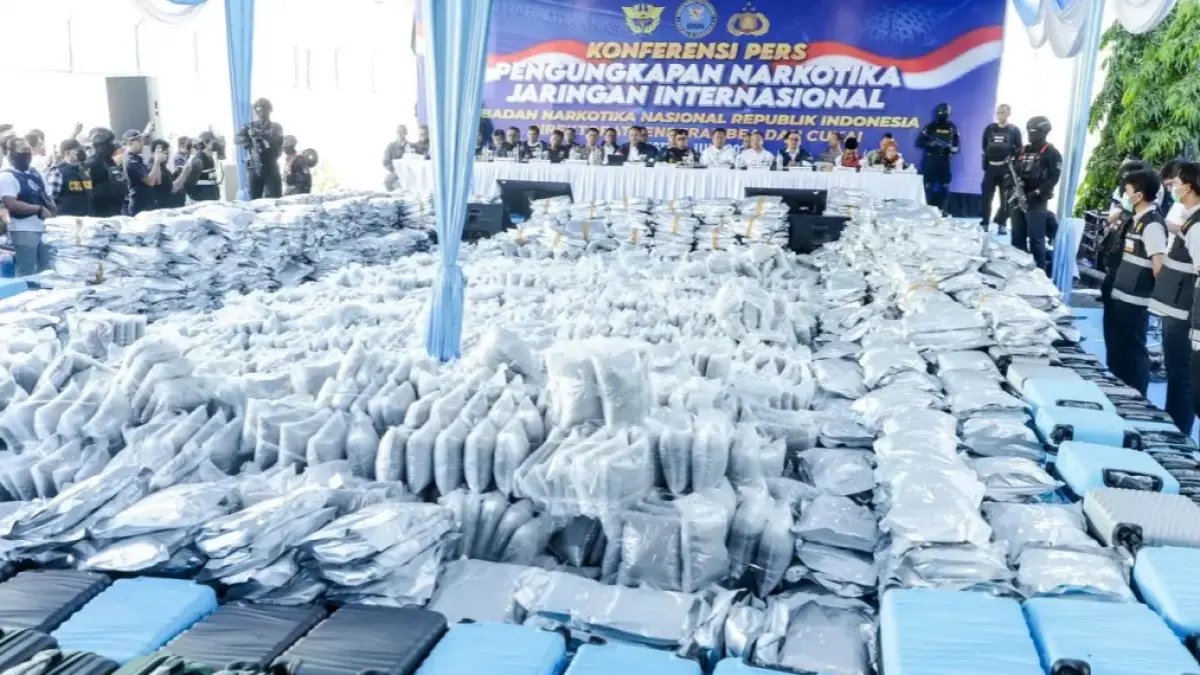 Ganja Terpendam: Penangkapan Dua Pria di Petamburan