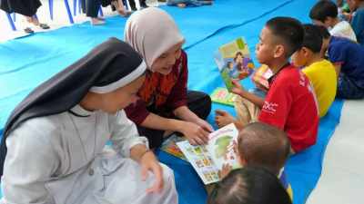 Penguatan Literasi Anak Melalui Edu Charity