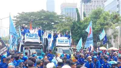 Kondisi Sinyal Aksi Buruh dan Mahasiswa: Dua Suasana Berbeda