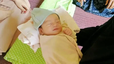 Penemuan Bayi Hidup di Kalisuren: Kecemasan Warga dan Tindakan Polisi