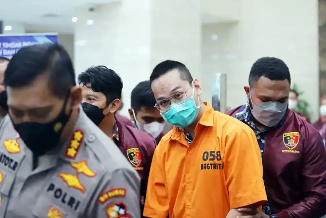 Indra Kenz Terima Kebebasan Bersyarat di Tengah Kontroversi Indra Kenz Terima Kebebasan Bersyarat di Tengah Kontroversi
