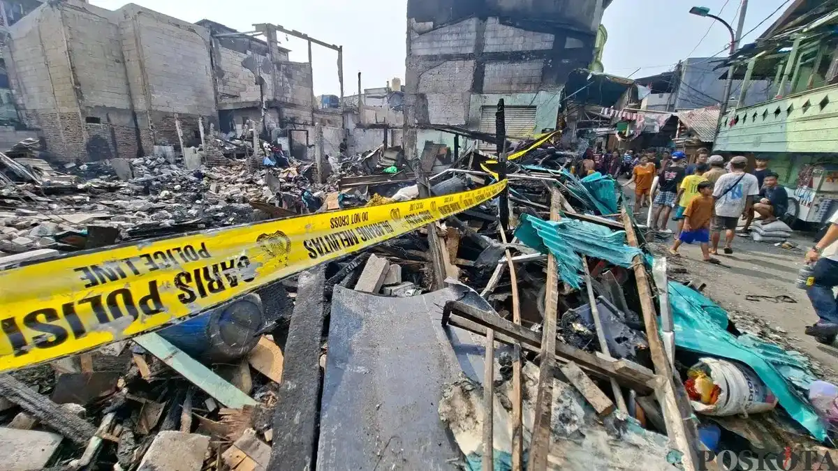 Insiden Kebakaran Hebat Menghanguskan Rumah Warga di Ancol