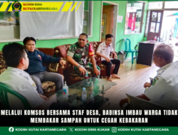 Melalui Komsos Bersama Staf Desa, Babinsa Imbau Warga Tidak Membakar Sampah Cegah Kebakaran