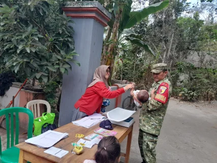 Perkuat Ketahanan Generasi Muda, Sertu Bahrowi Dampingi Program Penanganan Stunting Di Desa Gledug