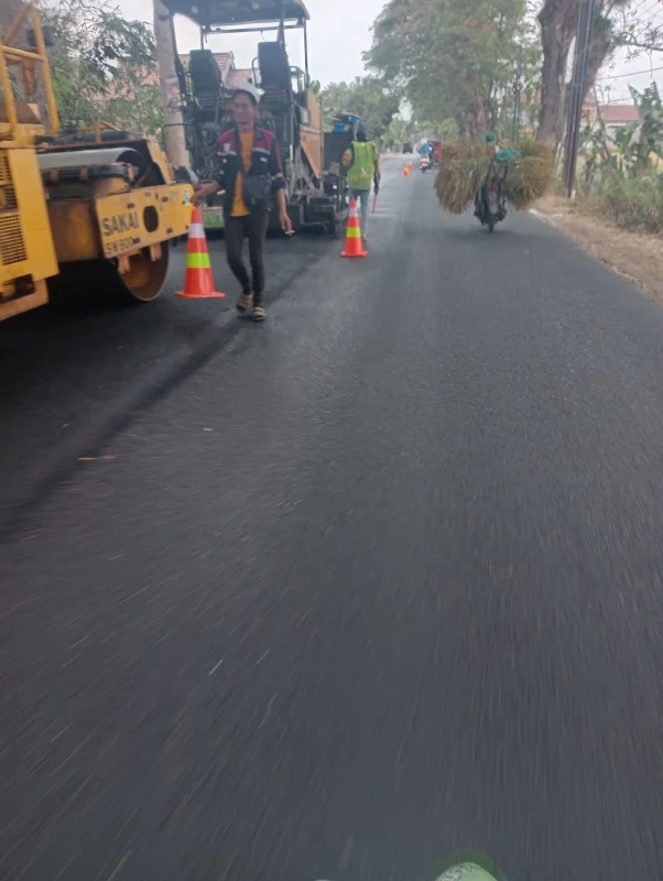 Dinas PUPR Tulungagung Lakukan Pengaspalan Jalan Sukowiyono–Bungur, Tingkatkan Kenyamanan Pengguna Jalan