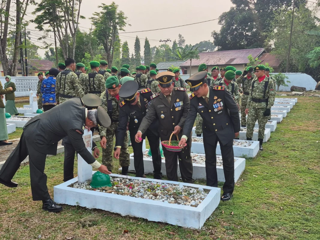 Jelang HUT ke-81 TNI, Kodim 1002/HST dan Yonif 621/Manuntung Ziarah ke TMP Kusuma Bangsa