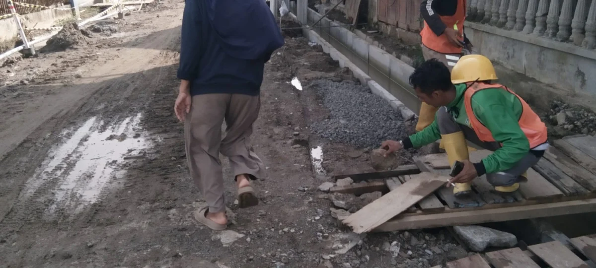 Proyek Drainase Gampong Jawa Langsa Tanpa Papan Nama, Publik Pertanyakan Transparansi Anggaran
