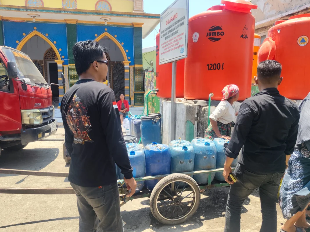Wujud Kepedulian Sosial, MADAS SERUMPUN Salurkan Air Bersih untuk Warga Pasuruan