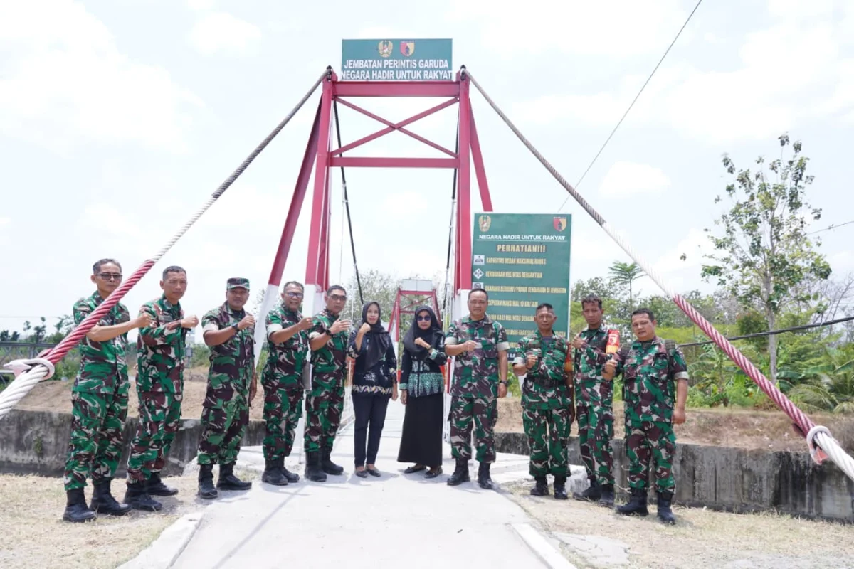 Tim Wasrik Itdam V/Brawijaya Tinjau Proyek Pembangunan Jembatan Di Wilayah Kodim 0808/Blitar