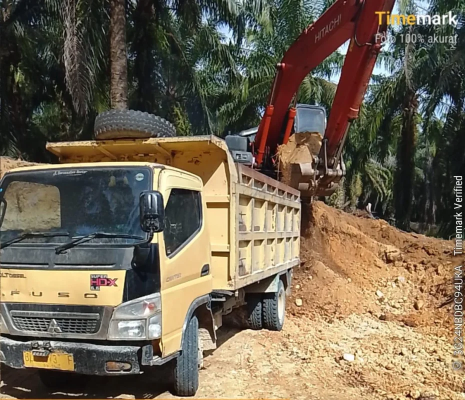 Upaya Minimalkan Risiko Kecelakaan, PTPN IV Regional 6 JRU, Kembali Perbaiki Jalan Berlubang Alue Le Mirah – Kuta Binje