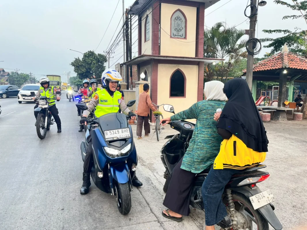 Kapolres Kendal Pimpin Patroli Sore, Edukasi Pengendara untuk Tertib Berlalu Lintas