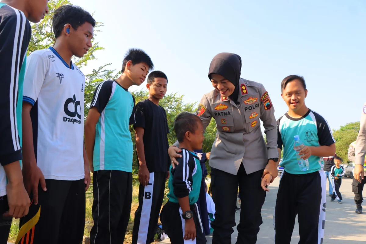 Di Balik Keterbatasan, 150 Siswa SLB Kendal Sambut Hangat Kedatangan Kapolres