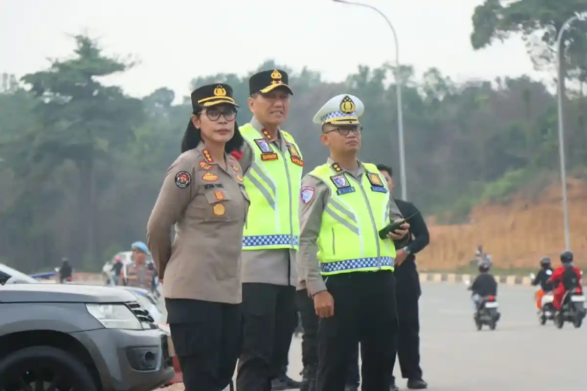 KAPOLDA DAN WAKAPOLDA KEPRI TURUN LANGSUNG ATUR LALU LINTAS, WUJUDKAN RUANG PUBLIK YANG AMAN