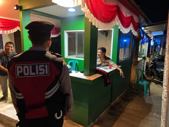 PATROLI SABHARA POLDA KEPRI PERKUAT KEAMANAN LINGKUNGAN DAN DEKATKAN POLRI DENGAN MASYARAKAT