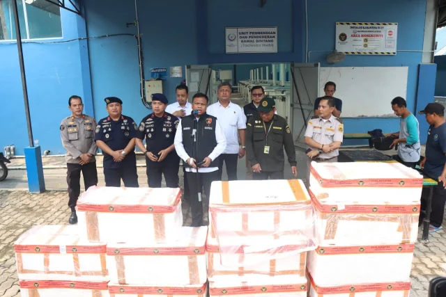 73.477 BENIH BENING LOBSTER DIBUDIDAYAKAN DI BATAM, DITTIPIDTER BARESKRIM POLRI BERHASIL UNGKAP DUGAAN PENYELUNDUPAN