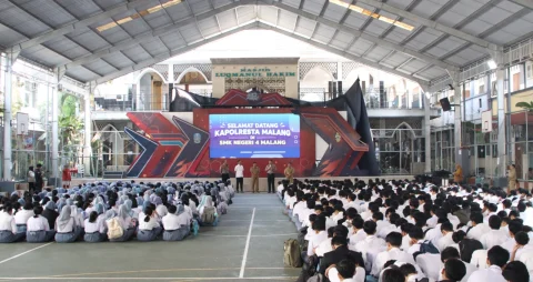 Bentuk Karakter Taat Hukum, Polresta Malang Kota Ajak Pelajar Jadi Generasi Emas Tanpa Kekerasan