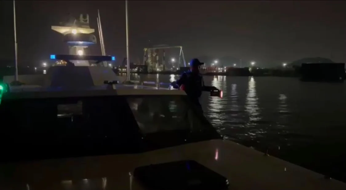 DITPOLAIRUD POLDA KEPRI PATROLI MALAM DI PERAIRAN TANJUNG UNCANG–PUNGGUR, DUKUNG RUANG PUBLIK AMAN
