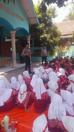 Tekan Perundungan di Sekolah, Polsek Tongas Tanamkan Kesadaran Hukum Sejak Dini