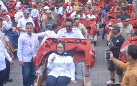 Bupati Sukabumi Asep Japar Dukung Penguatan Ekonomi Masyarakat, Salurkan 100 Becak Listrik Bantuan Presiden