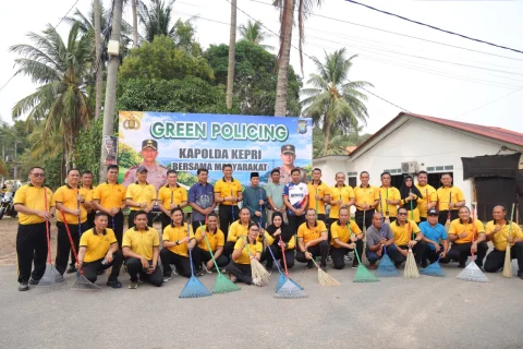 KAPOLDA KEPRI BERSAMA MASYARAKAT, RAWAT LINGKUNGAN LEWAT _GREEN POLICING_