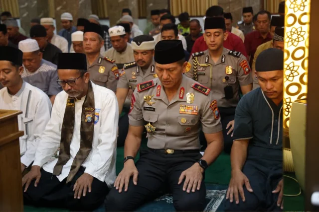 SUBUH KELILING, KAPOLDA KEPRI AJAK MASYARAKAT PERKUAT KAMTIBMAS DAN LINDUNGI GENERASI MUDA