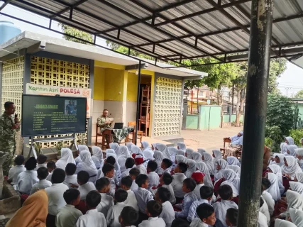 Koramil Sumberasih Berikan Wasbang Dan PBB Untuk Siswa – Siswi Sekolah Dasar