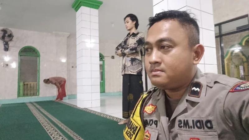 SULING Subuh, Aipda Didi MS Perkuat Silaturahmi dan Sampaikan Pesan Kamtibmas di Masjid Baiturrahman