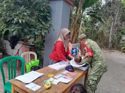 Perkuat Ketahanan Generasi Muda, Sertu Bahrowi Dampingi Program Penanganan Stunting Di Desa Gledug