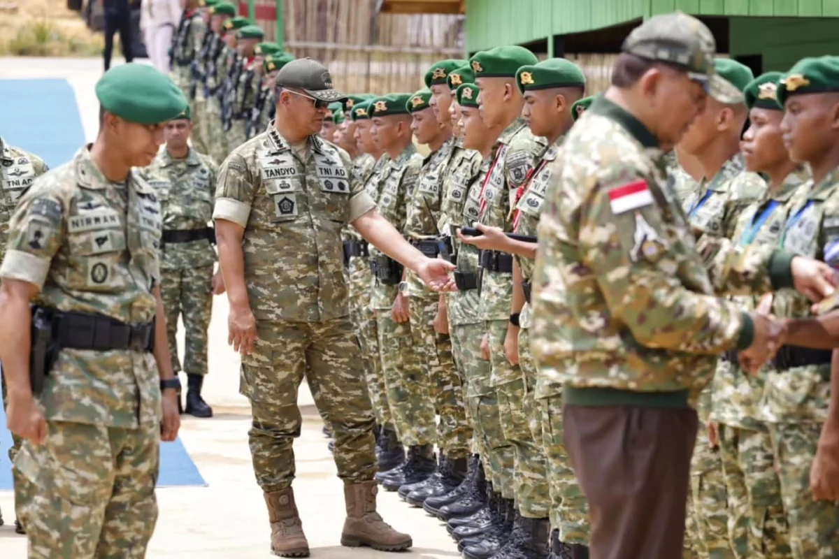Wapang TNI Bersama Menhan RI Tinjau Kesiapan Yonif TP di Kalimantan Utara