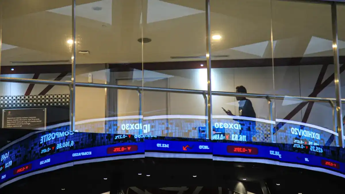 IHSG Terus Koreksi, Cermati Saham AMRT, BBRI, BRMS, dan DSNG